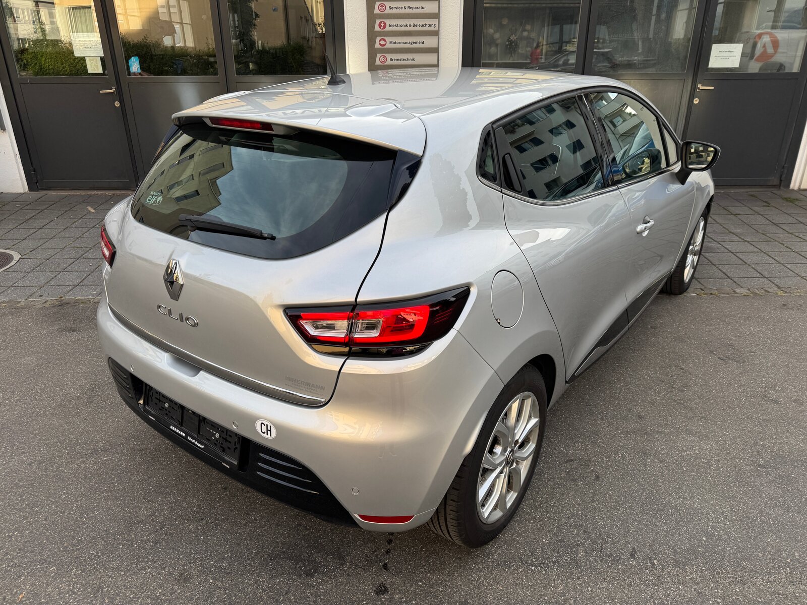 RENAULT Clio 1.2 16V T Intens EDC, Benzin, Occasion / Gebraucht, Automatik - 7