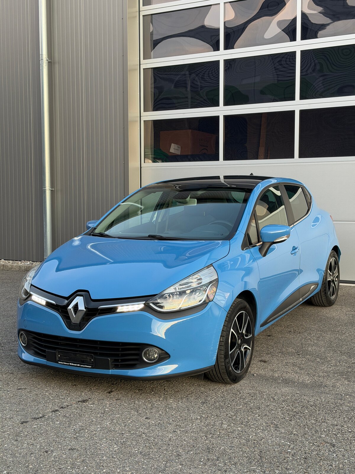RENAULT Clio 0.9 12V Swiss Edition