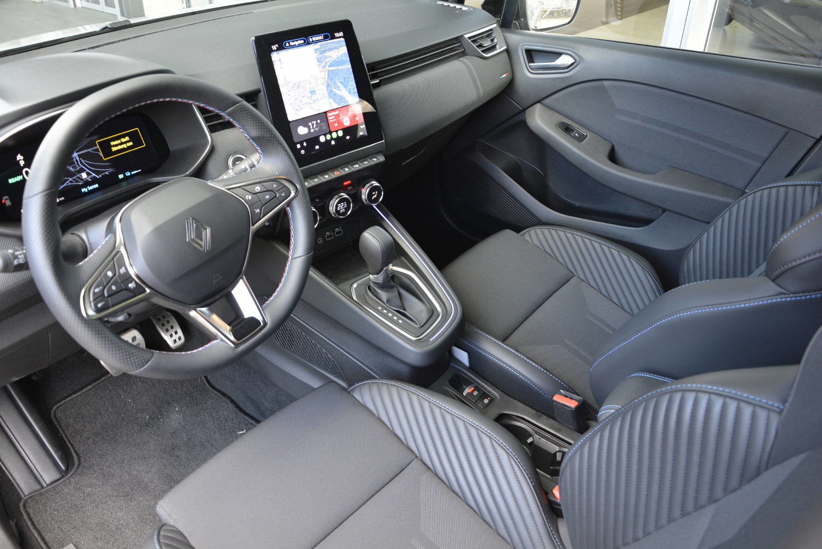 RENAULT CLIO esprit Alpine full hybrid E-Tech 145, Full-Hybrid Petrol/Electric, Ex-demonstrator, Automatic - 4