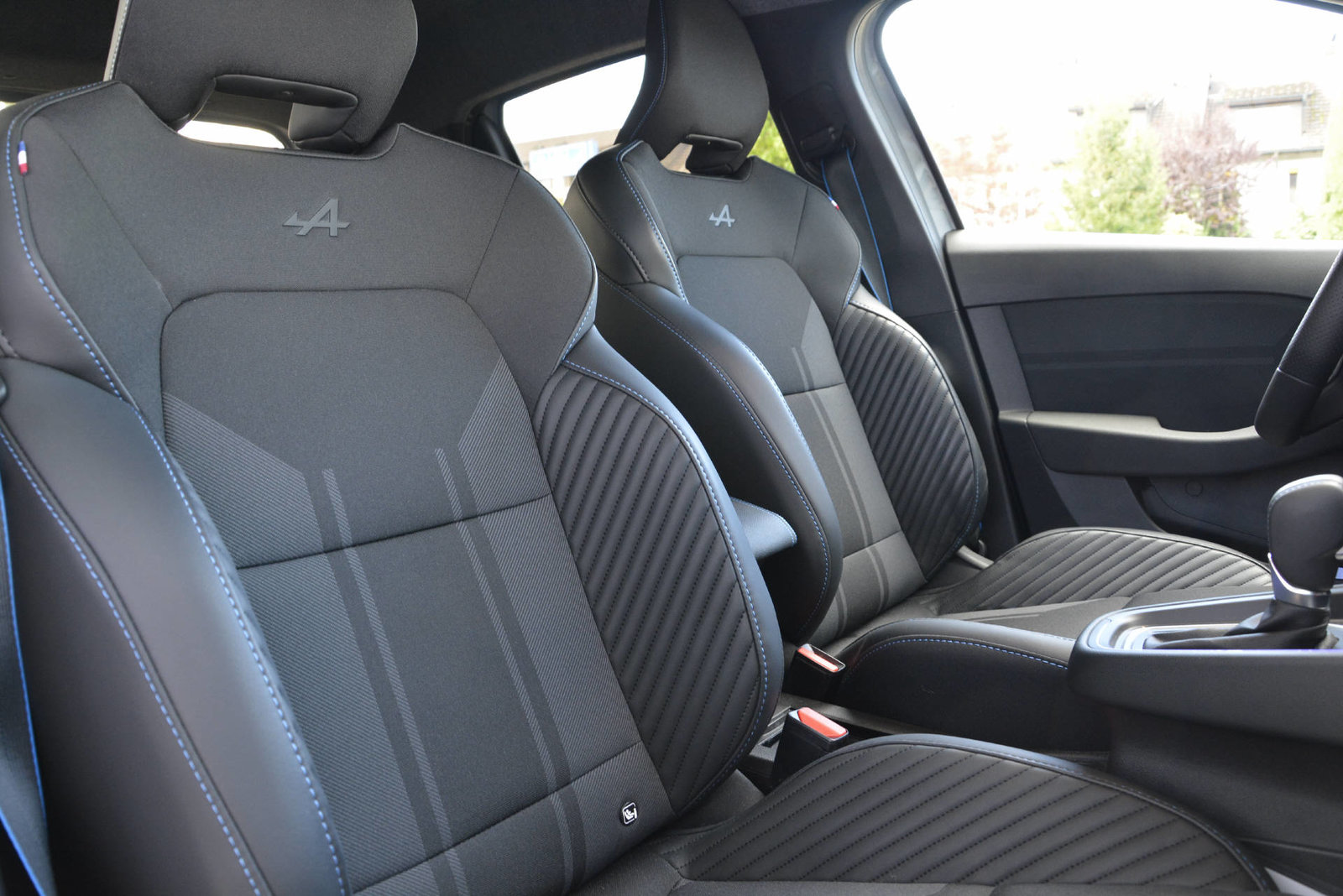 RENAULT CLIO esprit Alpine full hybrid E-Tech 145, Full-Hybrid Petrol/Electric, Ex-demonstrator, Automatic - 6