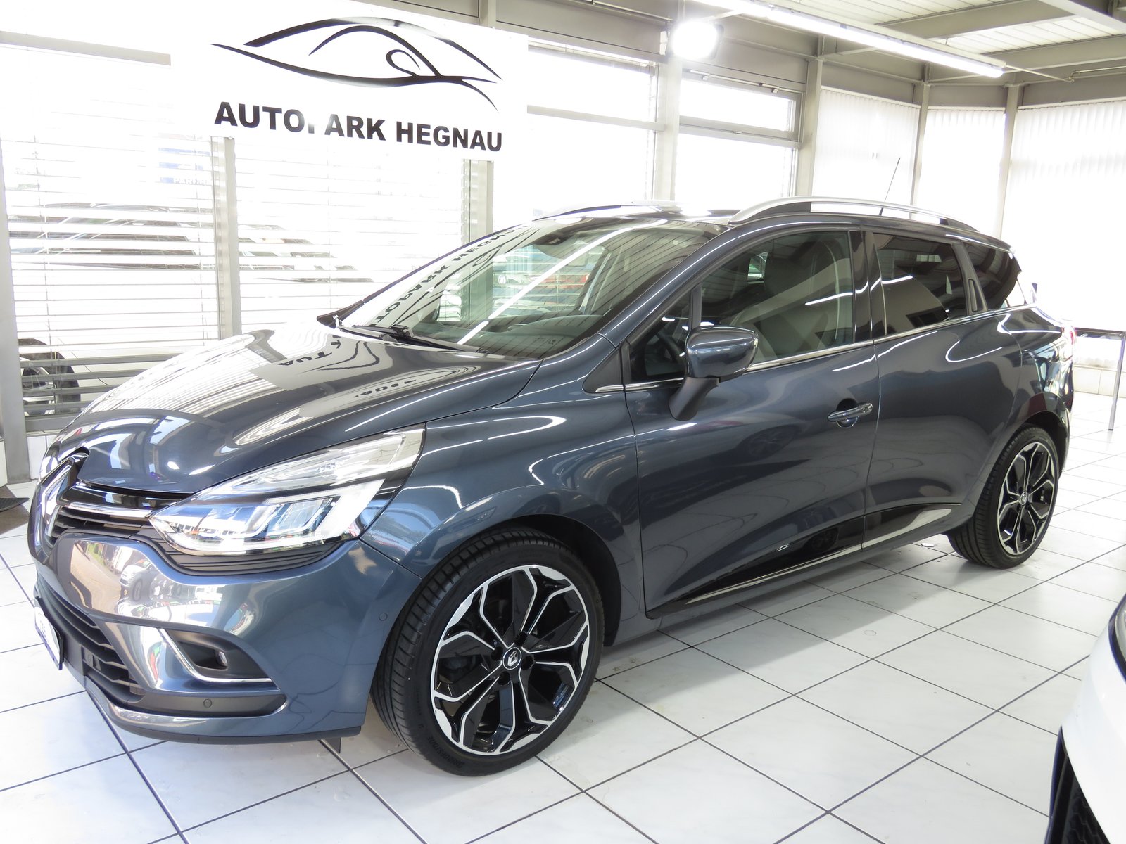RENAULT Clio Grandtour 1.2 16V T Intens EDC