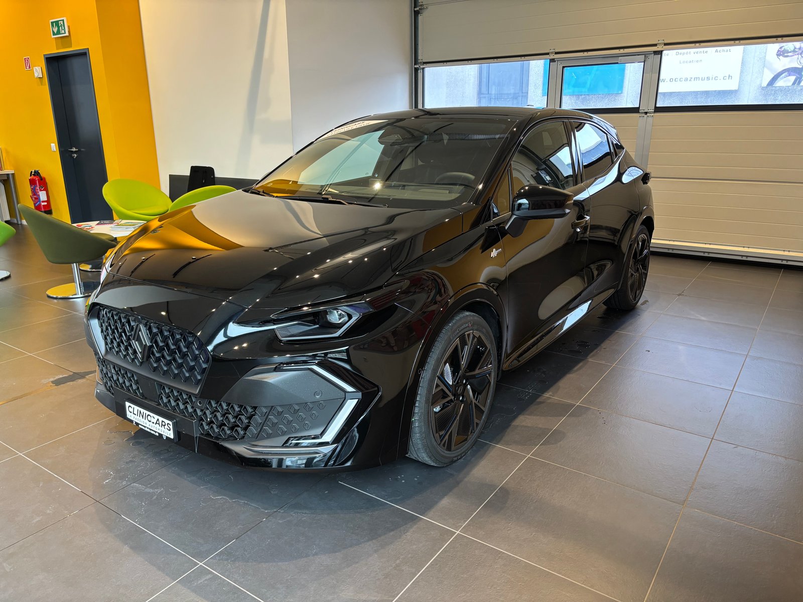 RENAULT CLIO 6, Full-Hybrid Petrol/Electric, New car, Automatic - 3