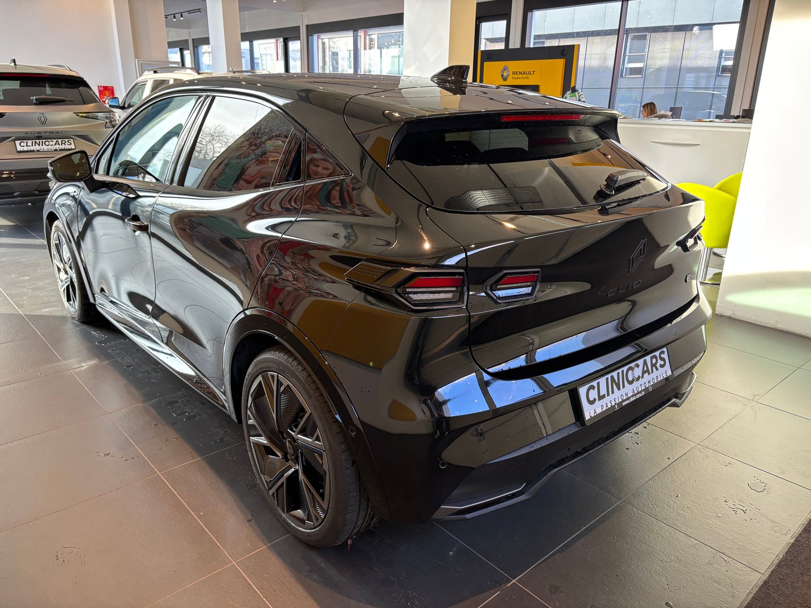 RENAULT CLIO 6, Full-Hybrid Petrol/Electric, New car, Automatic - 6