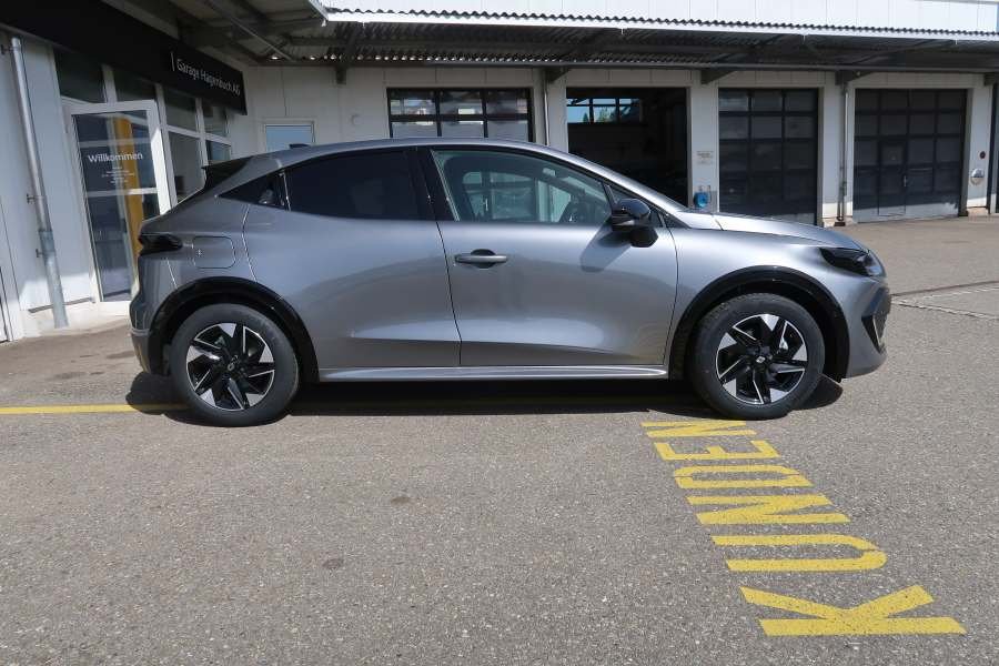 RENAULT Clio 1.8 E-Tech techno, Full-Hybrid Petrol/Electric, New car, Automatic - 3