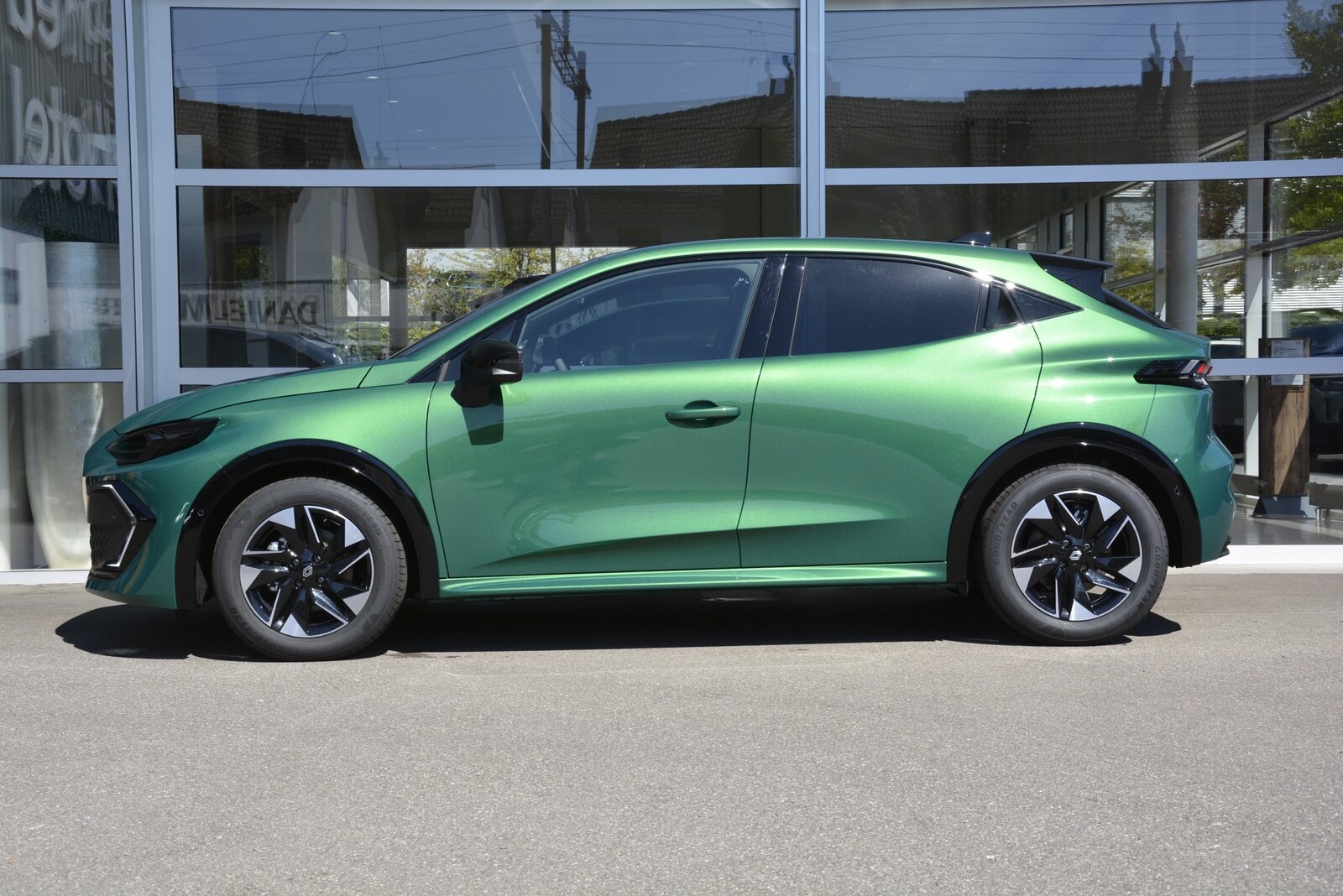 RENAULT CLIO techno full hybrid E-Tech 160, Full-Hybrid Petrol/Electric, New car, Automatic - 3