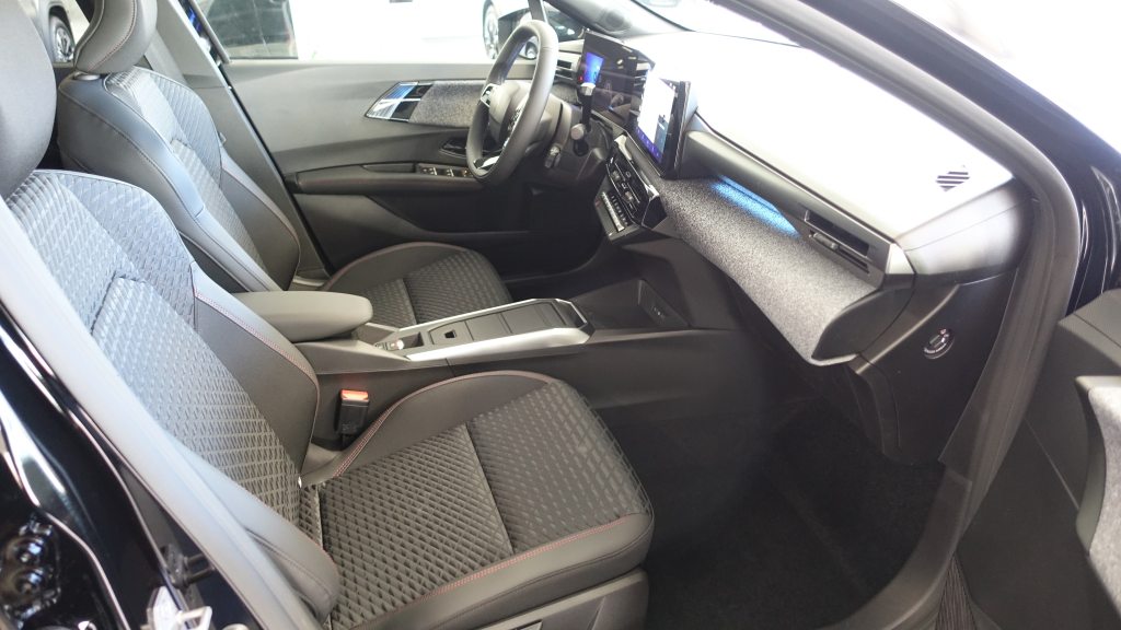 RENAULT CLIO 1.8 E-Tech techno, Full-Hybrid Petrol/Electric, New car, Automatic - 6