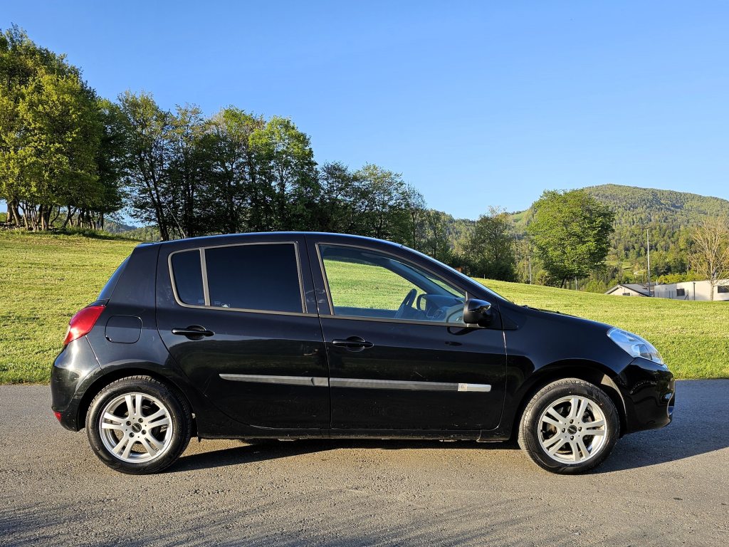 RENAULT CLIO 1.2 16V 75 Collection, Essence, Occasion / Utilisé, Manuelle - 6