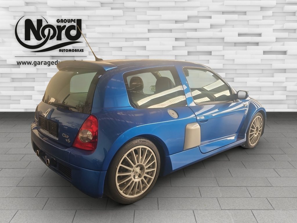 RENAULT Clio 3.0 V6 Sport, Benzin, Occasion / Gebraucht, Handschaltung - 2