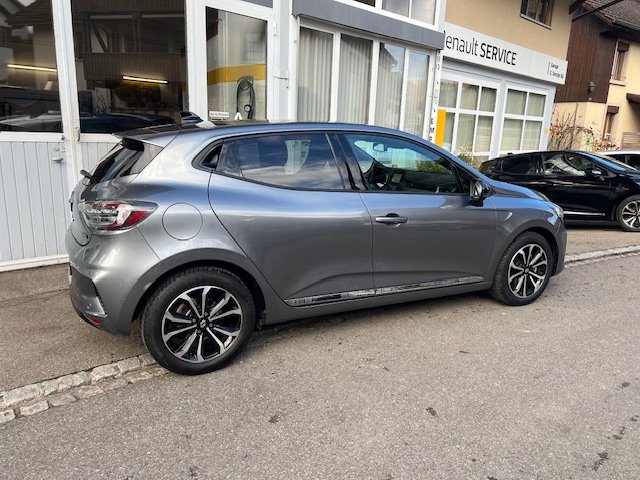 RENAULT Clio 1.6 E-Tech techno