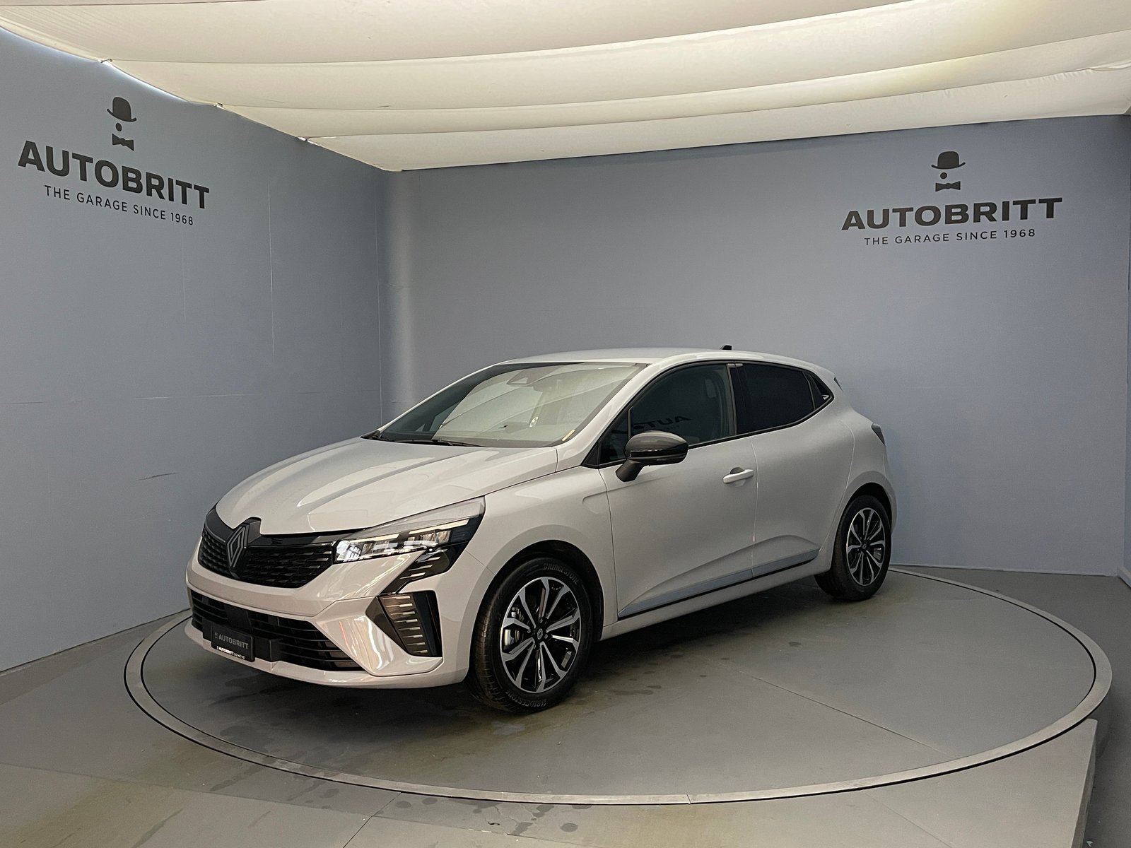 RENAULT Clio 1.6 E-Tech techno