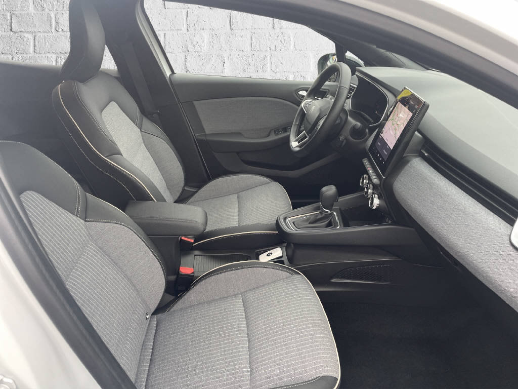 RENAULT Clio 1.6 E-Tech techno, Full-Hybrid Petrol/Electric, Second hand / Used, Automatic - 7