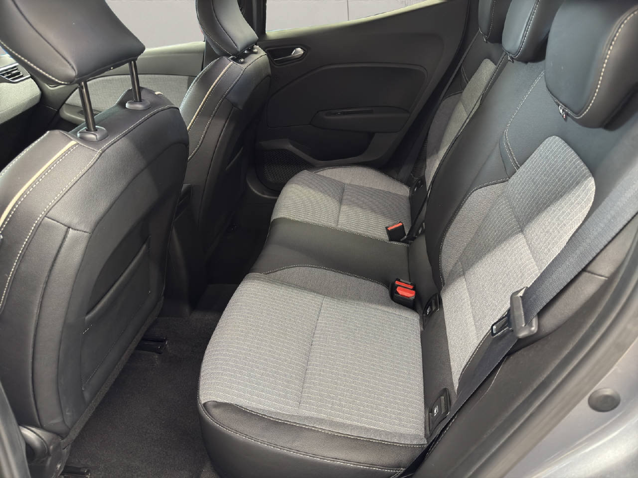 RENAULT Clio 1.6 E-Tech techno, Hybride Intégral Essence/Électricité, Occasion / Utilisé, Automatique - 6