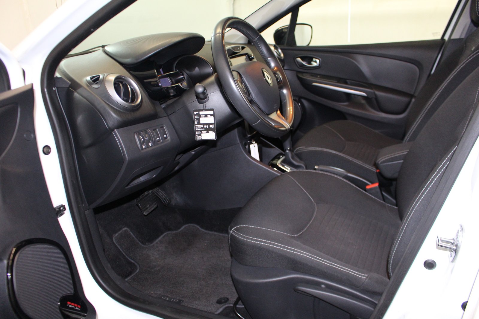 RENAULT Clio 1.2 TCe 120 Limited S/S, Petrol, Second hand / Used, Automatic - 7