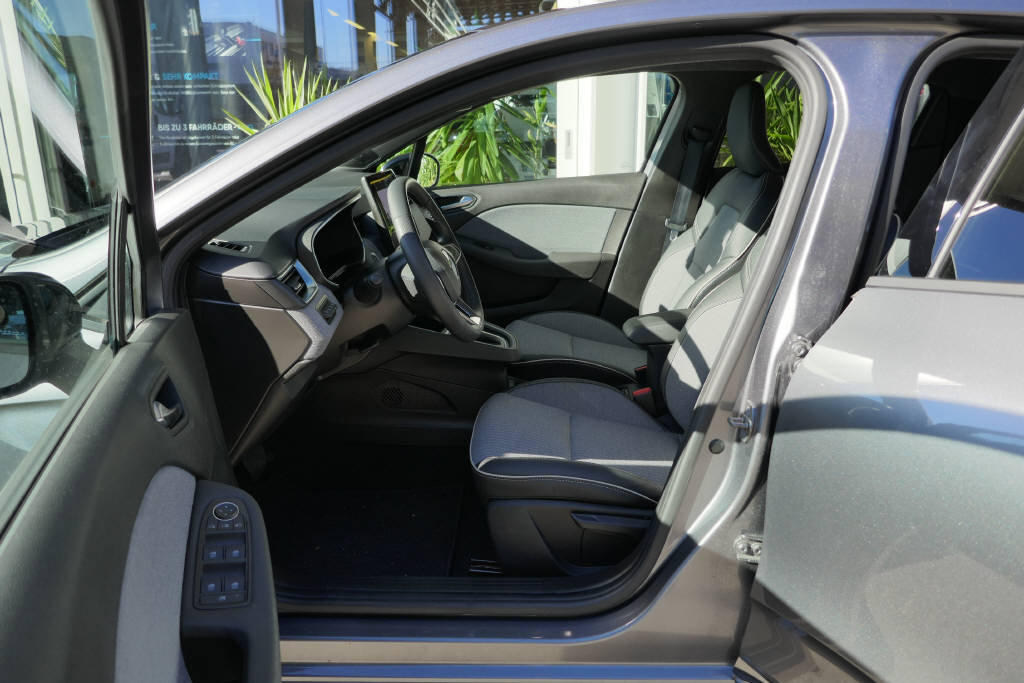 RENAULT Clio 1.6 E-Tech techno Automat 145PS, Voll-Hybrid Benzin/Elektro, Occasion / Gebraucht, Automatik - 6