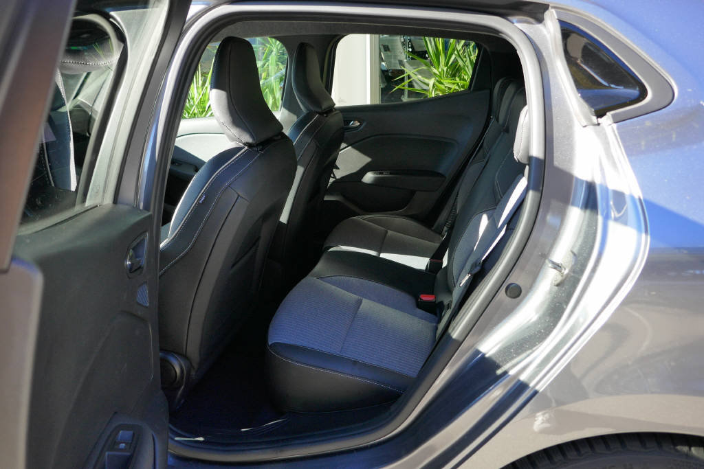 RENAULT Clio 1.6 E-Tech techno Automat 145PS, Voll-Hybrid Benzin/Elektro, Occasion / Gebraucht, Automatik - 7