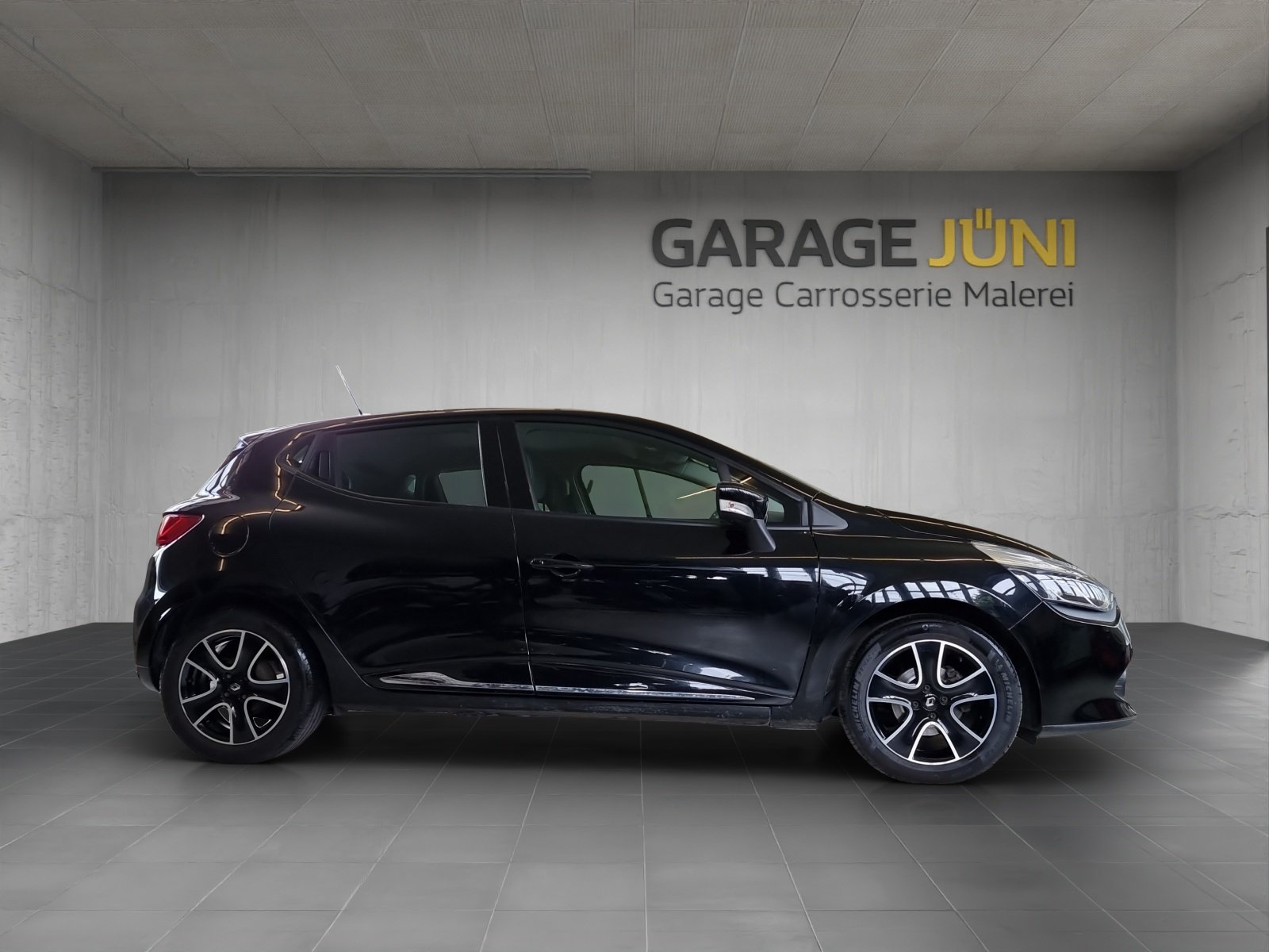 RENAULT Clio 0.9 Expression, Petrol, Second hand / Used, Manual - 2