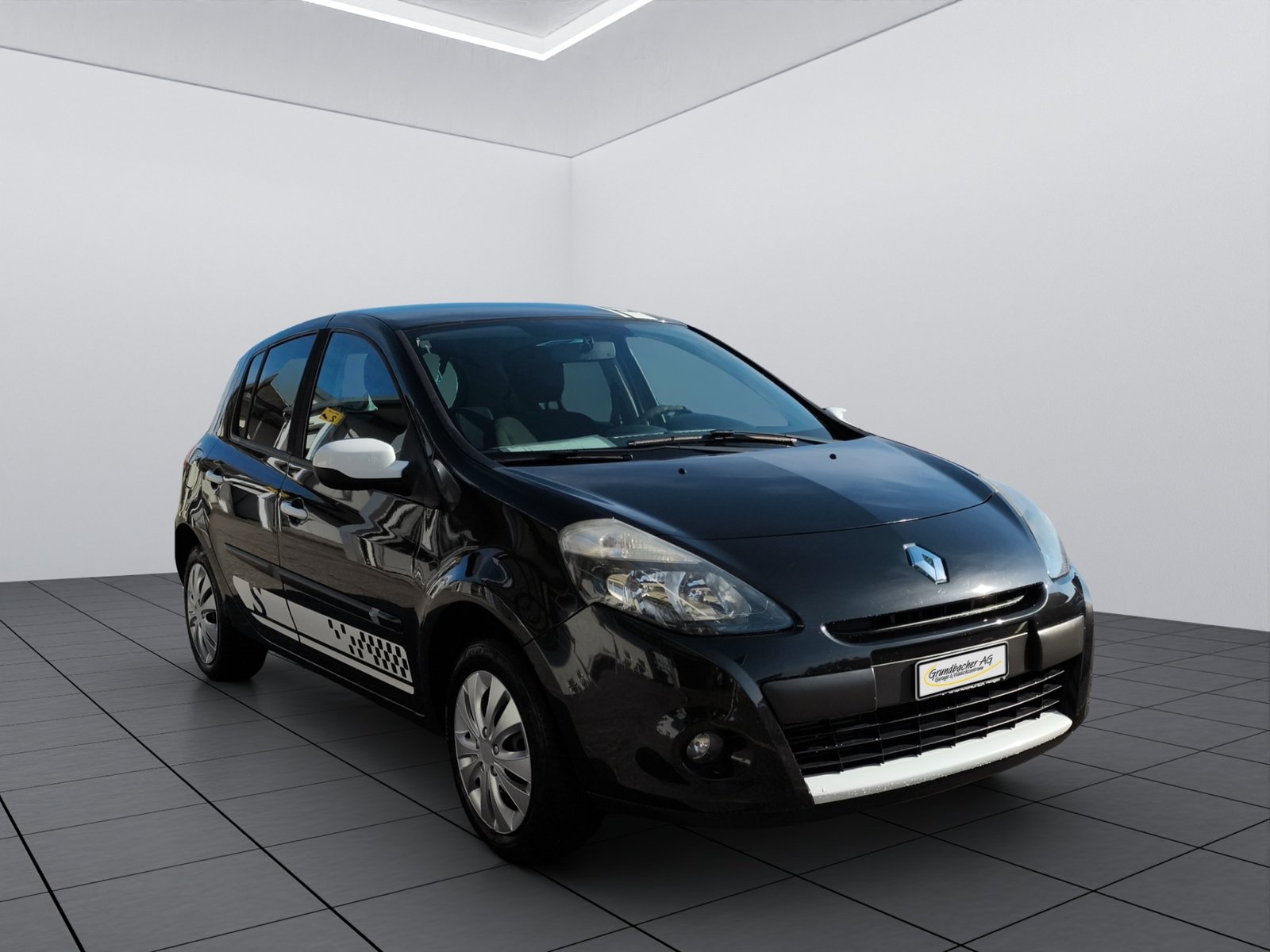 RENAULT Clio 1.2 TCE 100 S, Petrol, Second hand / Used, Manual - 2