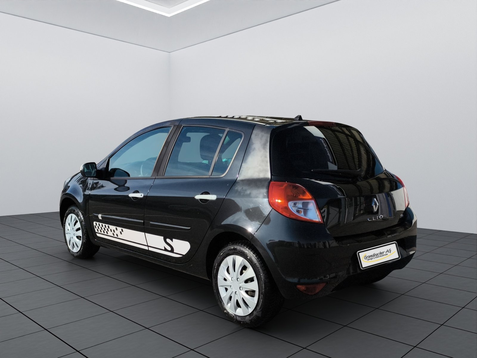 RENAULT Clio 1.2 TCE 100 S, Petrol, Second hand / Used, Manual - 5