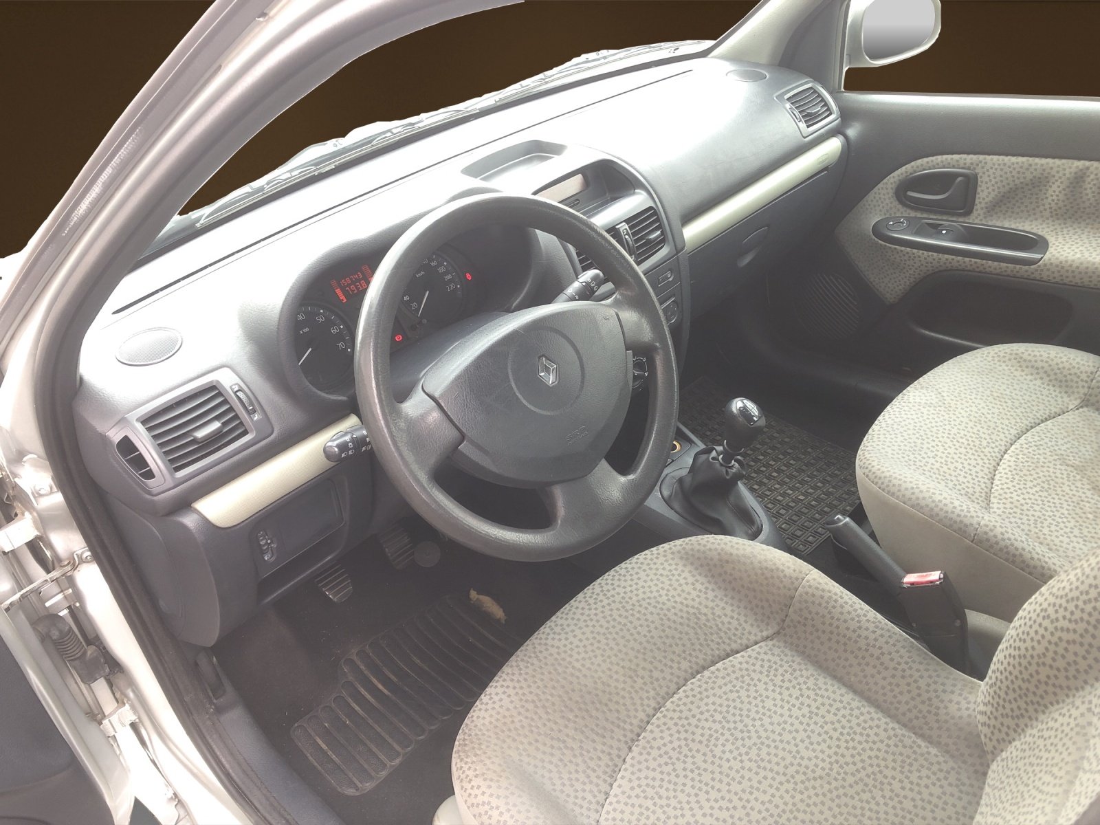 RENAULT Clio 1.2 16V 75 Expression, Petrol, Second hand / Used, Manual - 6