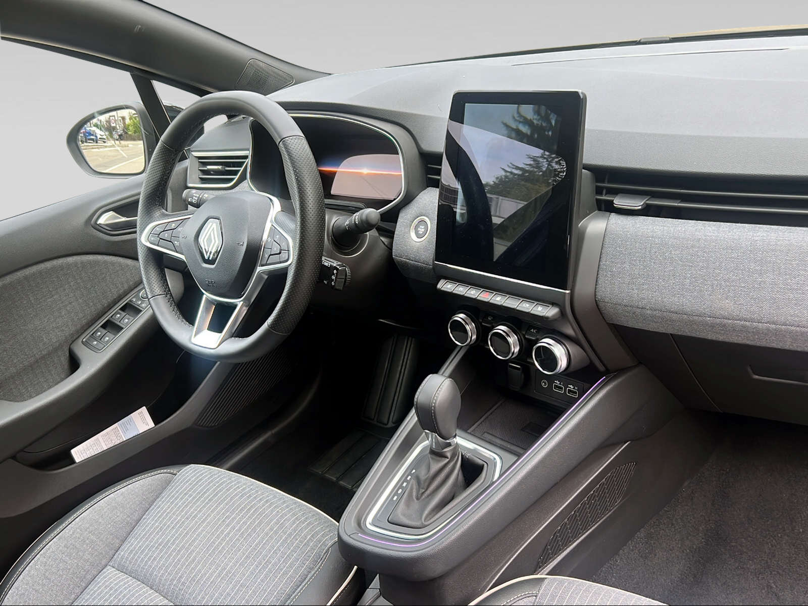 RENAULT CLIO techno E-TECH full hybrid 145, Full-Hybrid Petrol/Electric, Second hand / Used, Automatic - 4