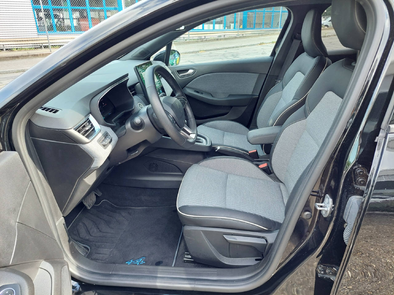RENAULT Clio 1.6 E-Tech techno, Hybride Intégral Essence/Électricité, Occasion / Utilisé, Automatique - 6