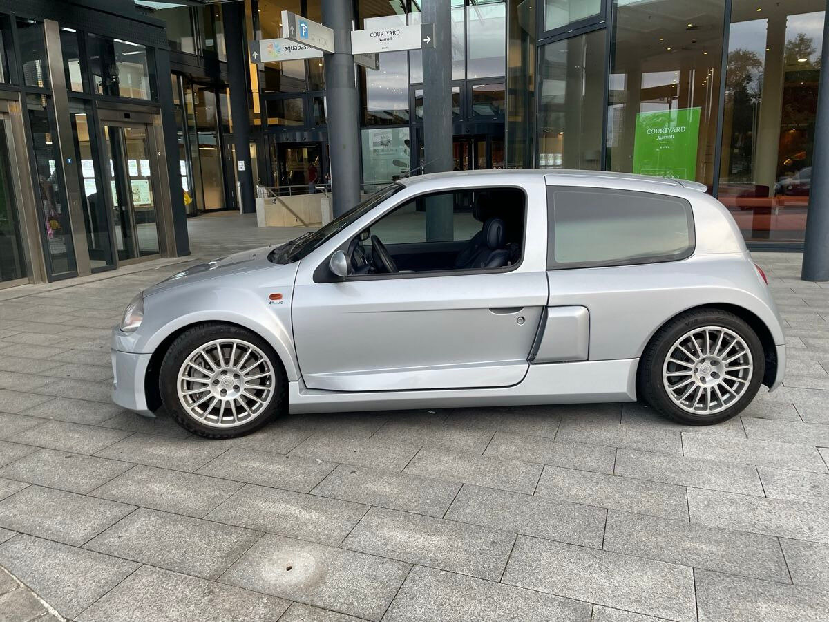 RENAULT Clio 3.0 V6 24V Sport, Petrol, Second hand / Used, Manual - 5