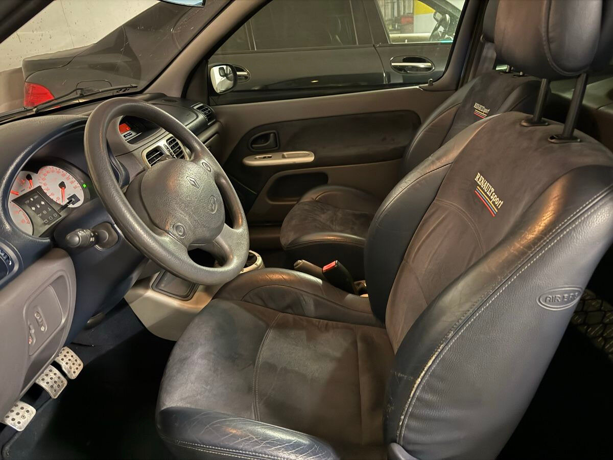 RENAULT Clio 3.0 V6 24V Sport, Petrol, Second hand / Used, Manual - 7