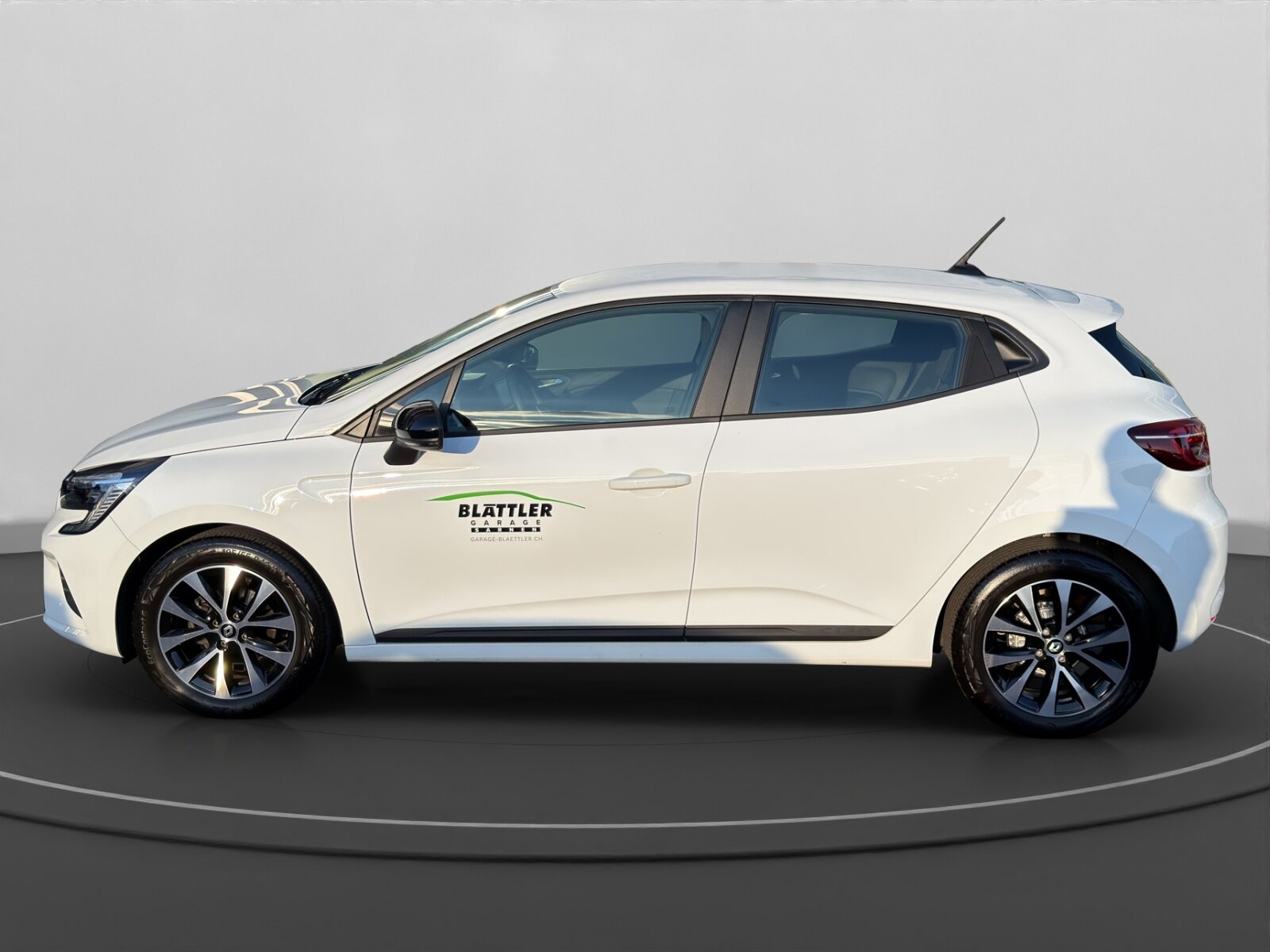 RENAULT Clio 1.0 TCe equilibre CVT, Petrol, Second hand / Used, Automatic - 2