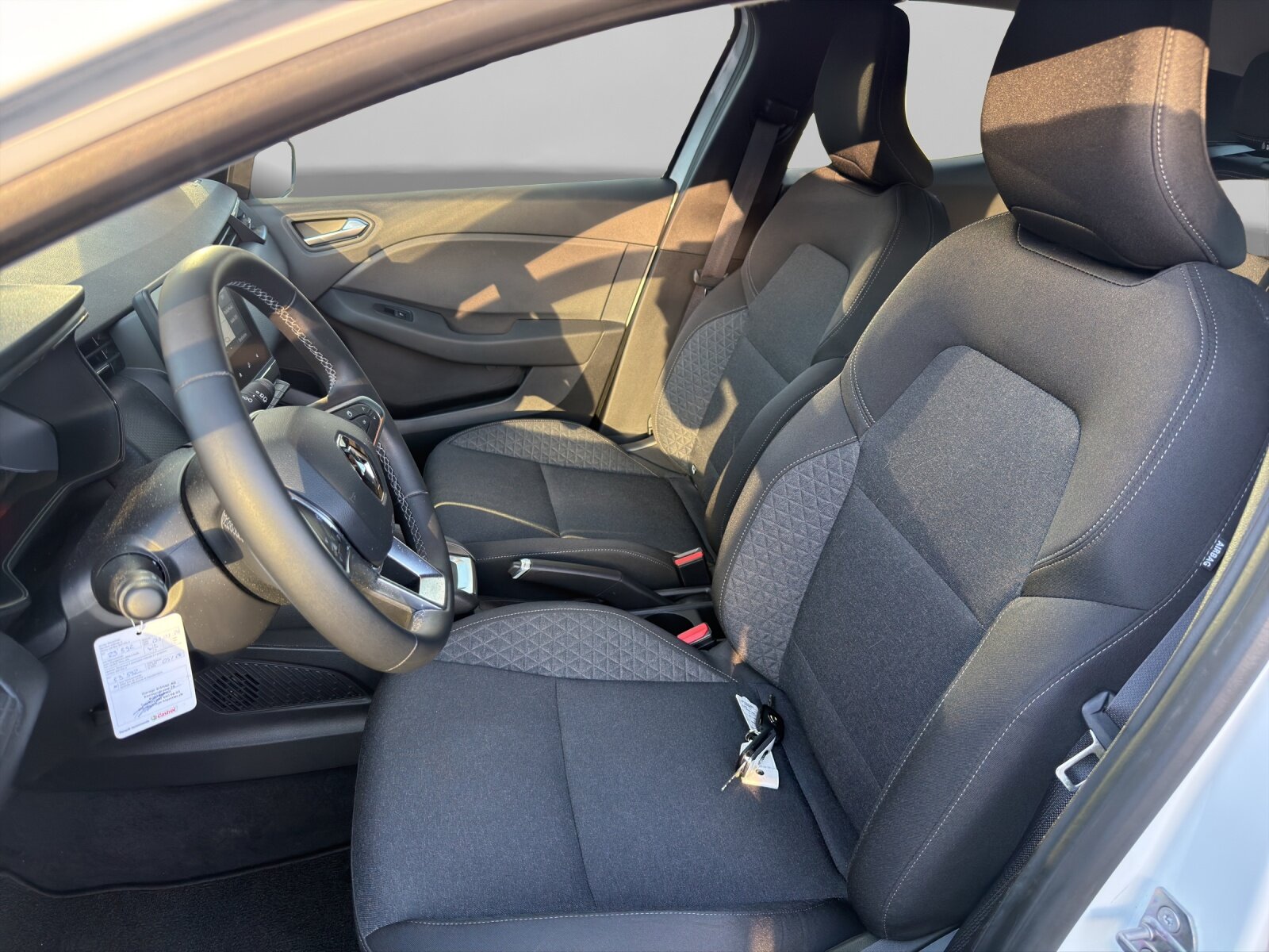 RENAULT Clio 1.0 TCe equilibre CVT, Petrol, Second hand / Used, Automatic - 6