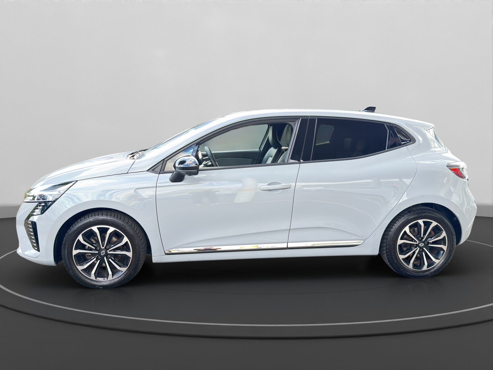 RENAULT Clio 1.0 TCe techno CVT, Petrol, Second hand / Used, Automatic - 5