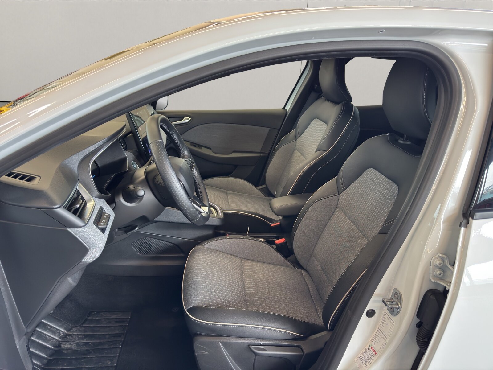 RENAULT Clio 1.6 E-Tech techno, Benzin, Occasion / Gebraucht, Automatik - 6