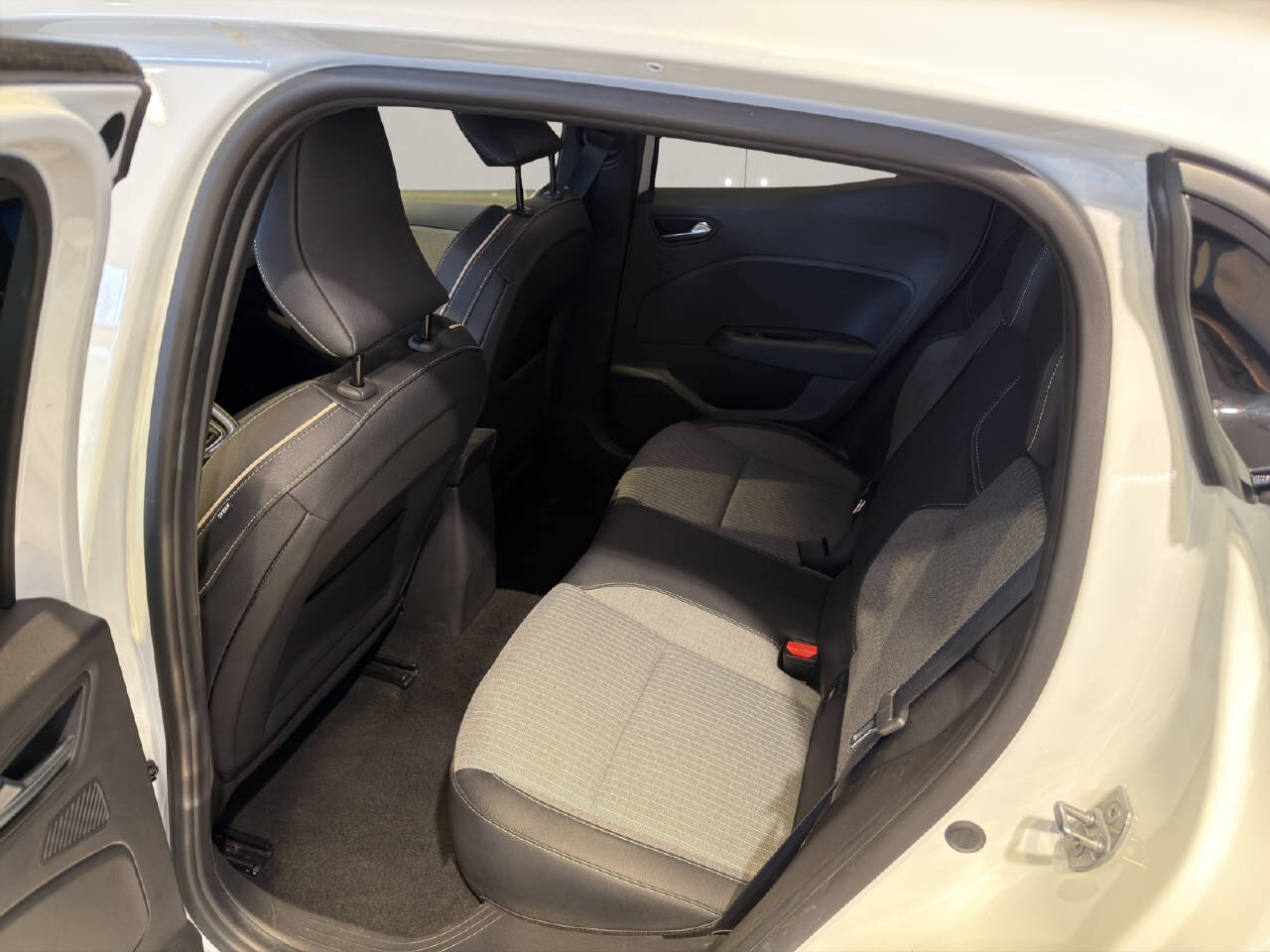 RENAULT Clio 1.0 TCe techno, Benzin, Occasion / Gebraucht, Handschaltung - 6
