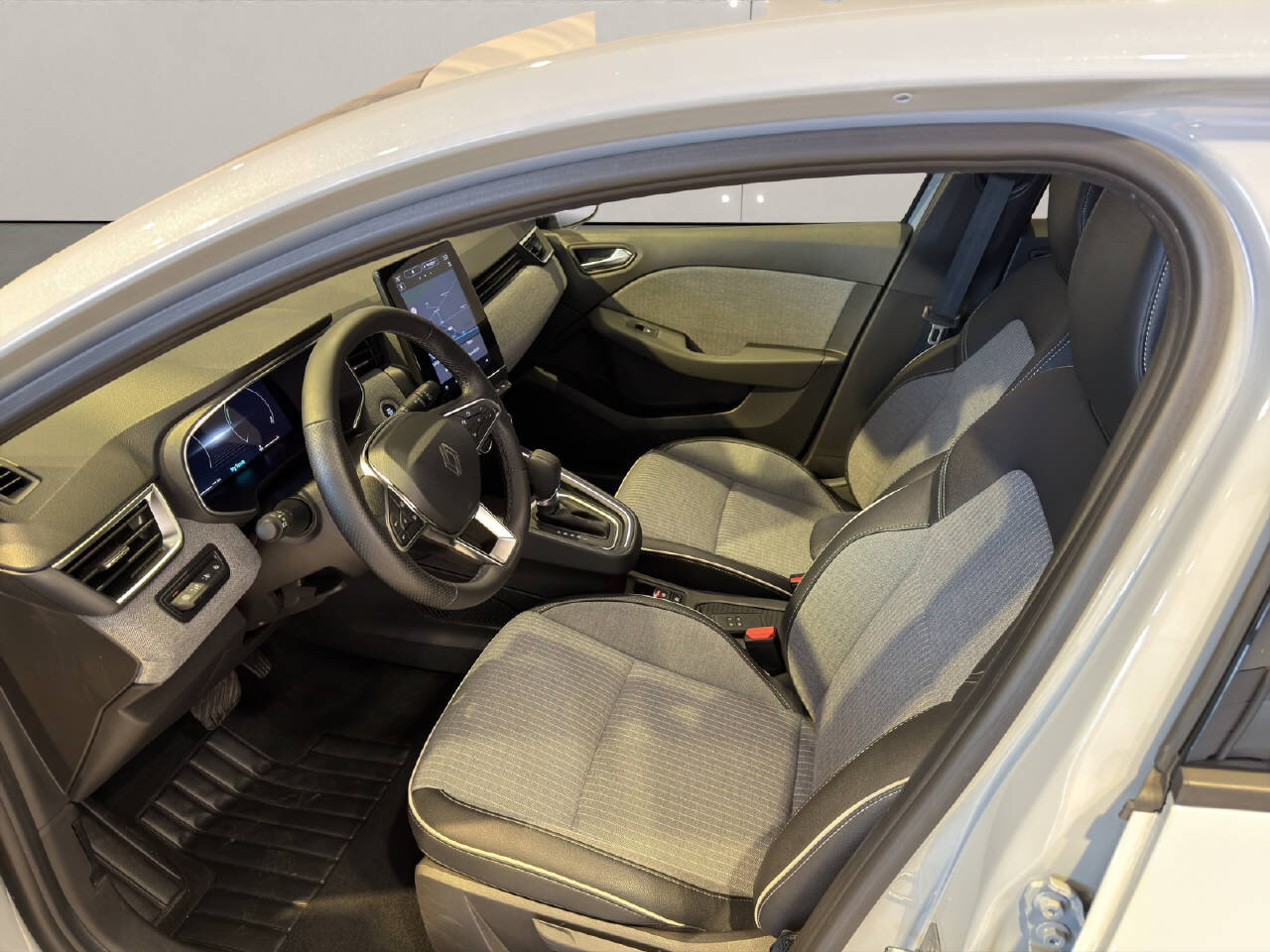 RENAULT Clio 1.0 TCe techno CVT, Benzin, Occasion / Gebraucht, Automatik - 5