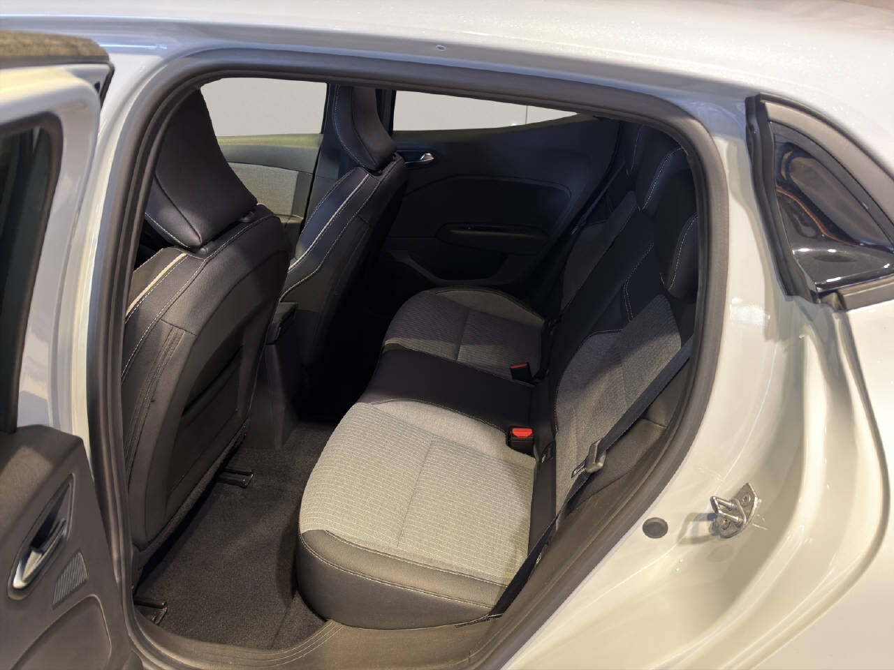 RENAULT Clio 1.0 TCe techno CVT, Benzin, Occasion / Gebraucht, Automatik - 6