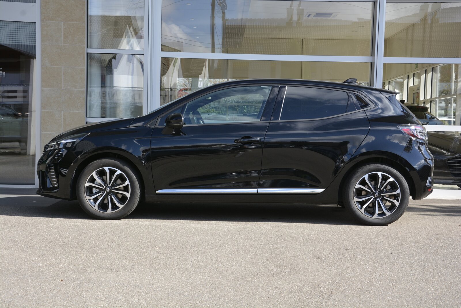 RENAULT Clio 1.6 E-Tech techno, Full-Hybrid Petrol/Electric, Second hand / Used, Automatic - 3
