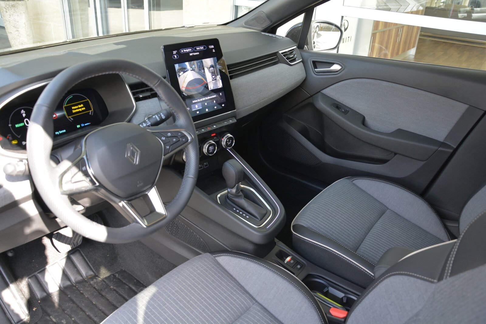 RENAULT Clio 1.6 E-Tech techno, Full-Hybrid Petrol/Electric, Second hand / Used, Automatic - 5