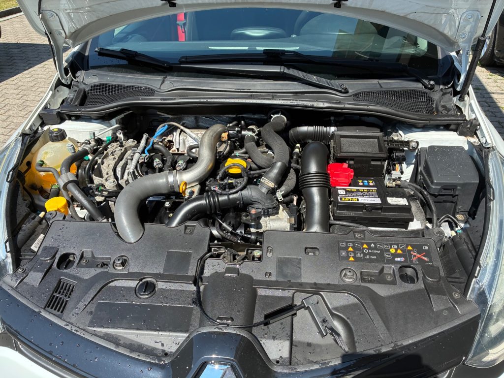 RENAULT CLIO 1.6 T 200 RS S/S, Benzin, Occasion / Gebraucht, Automatik - 6
