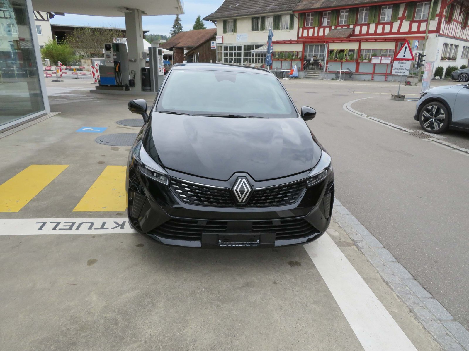 RENAULT Clio 1.6 E-Tech techno, Full-Hybrid Petrol/Electric, Ex-demonstrator, Automatic - 3