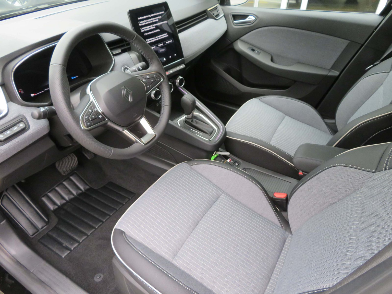 RENAULT Clio 1.6 E-Tech techno, Full-Hybrid Petrol/Electric, Ex-demonstrator, Automatic - 6