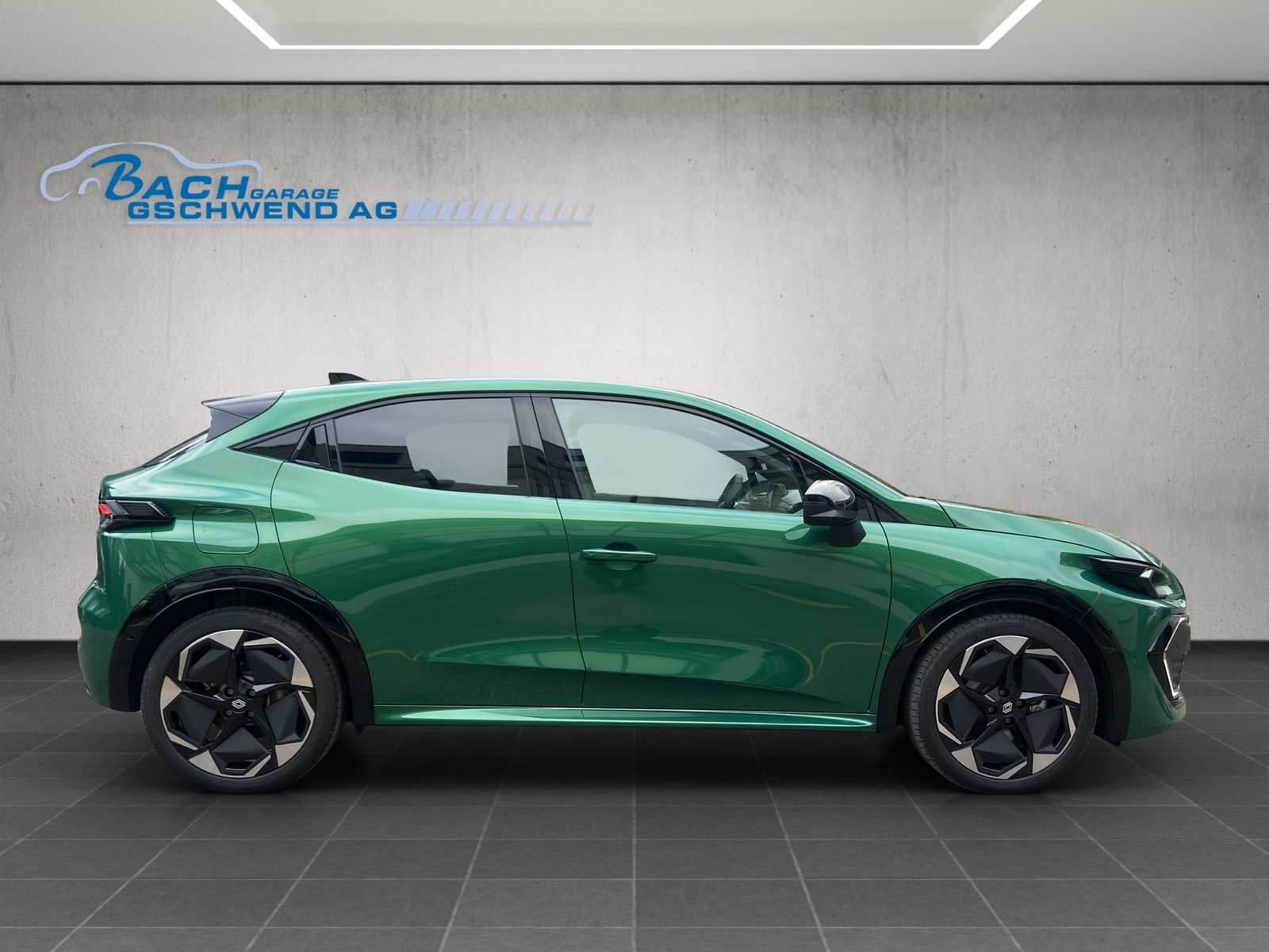RENAULT Clio 1.8 E-Tech Techno, Petrol, Ex-demonstrator, Automatic - 3
