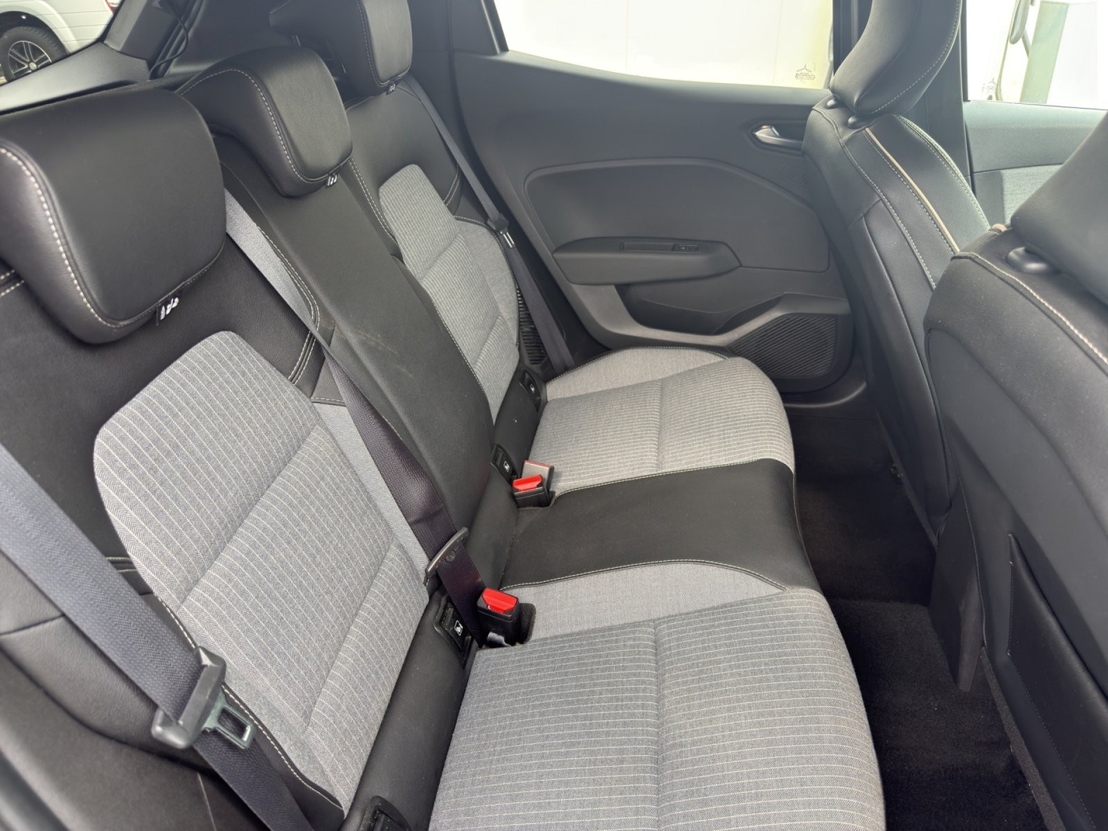 RENAULT Clio 1.6 E-Tech techno, Full-Hybrid Petrol/Electric, Ex-demonstrator, Automatic - 7