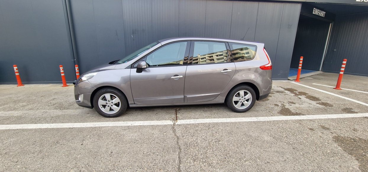 RENAULT Grand Scénic 2.0 16V Privilège X-Tronic CVT
