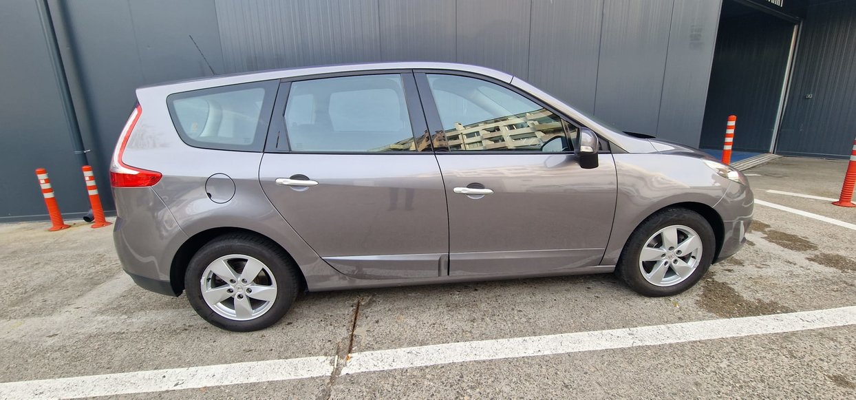 RENAULT Grand Scénic 2.0 16V Privilège X-Tronic CVT, Petrol, Second hand / Used, Automatic - 6