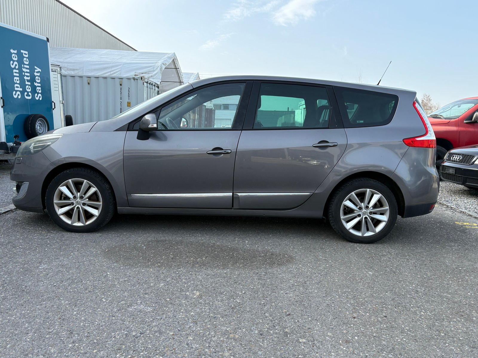 RENAULT Grand Scénic 2.0 dCi Bose Automatic (Einspritzdüse, Diesel, Second hand / Used, Automatic - 5
