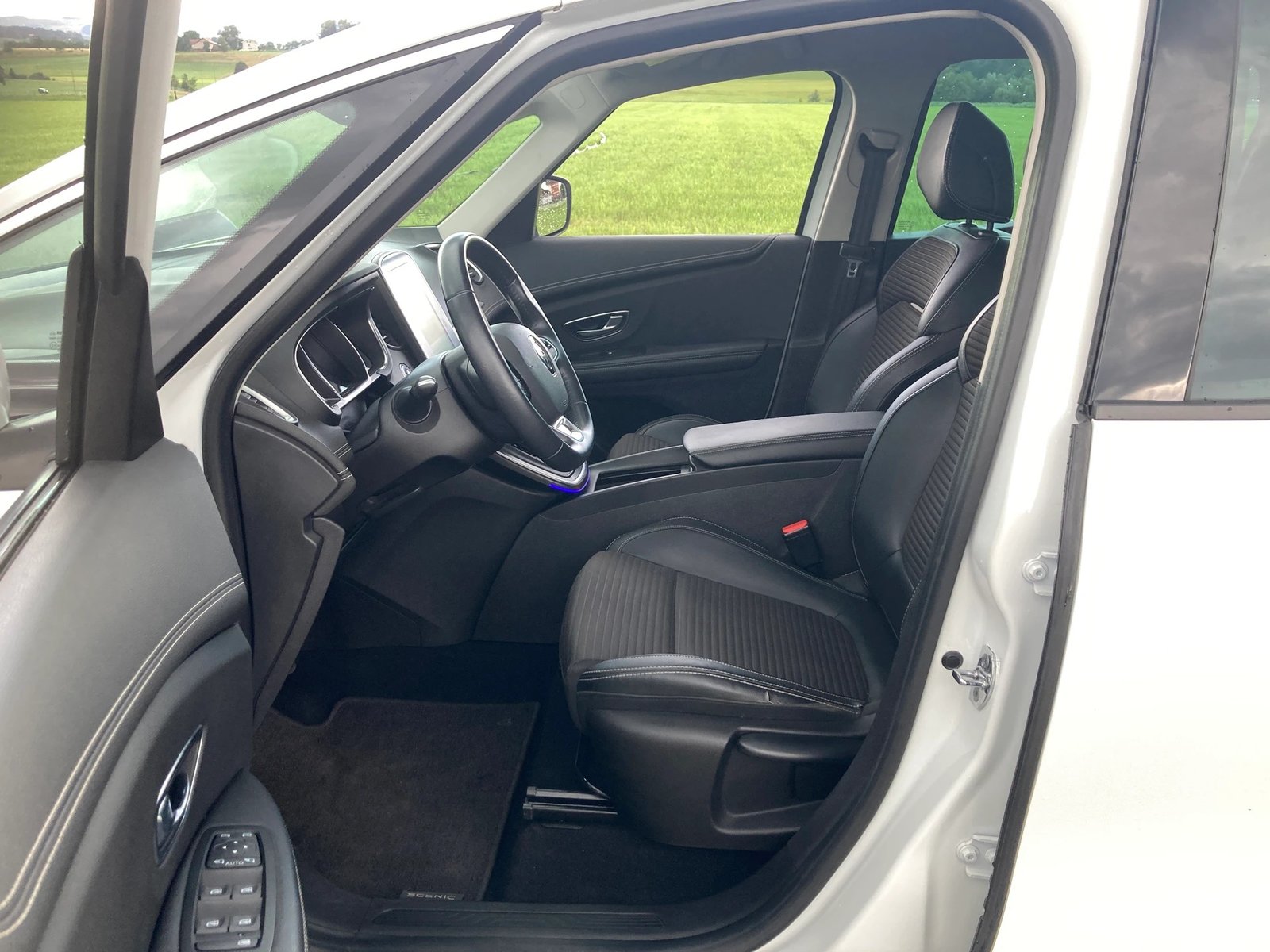 RENAULT Grand Scénic 1.5 dCi Intens EDC, Diesel, Occasion / Utilisé, Automatique - 7
