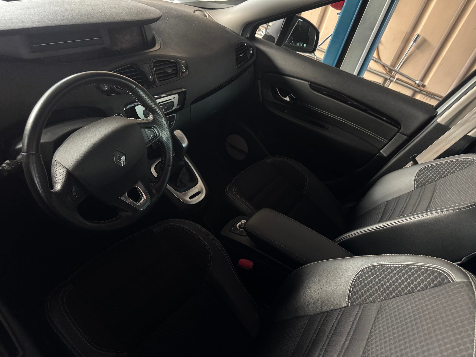 RENAULT Grand Scénic 1.5 dCi Bose EDC, Diesel, Occasion / Utilisé, Automatique - 4