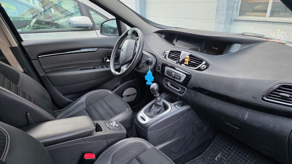 RENAULT GRAND SCéNIC 1.2 TCe 130 Bose S/S 7P, Essence, Occasion / Utilisé, Manuelle - 2