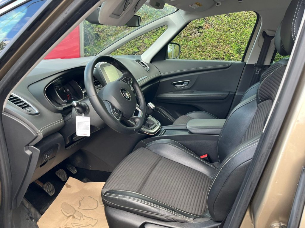 RENAULT GRAND SCéNIC 1.3 TCe 160 Intens PF, Essence, Occasion / Utilisé, Manuelle - 3