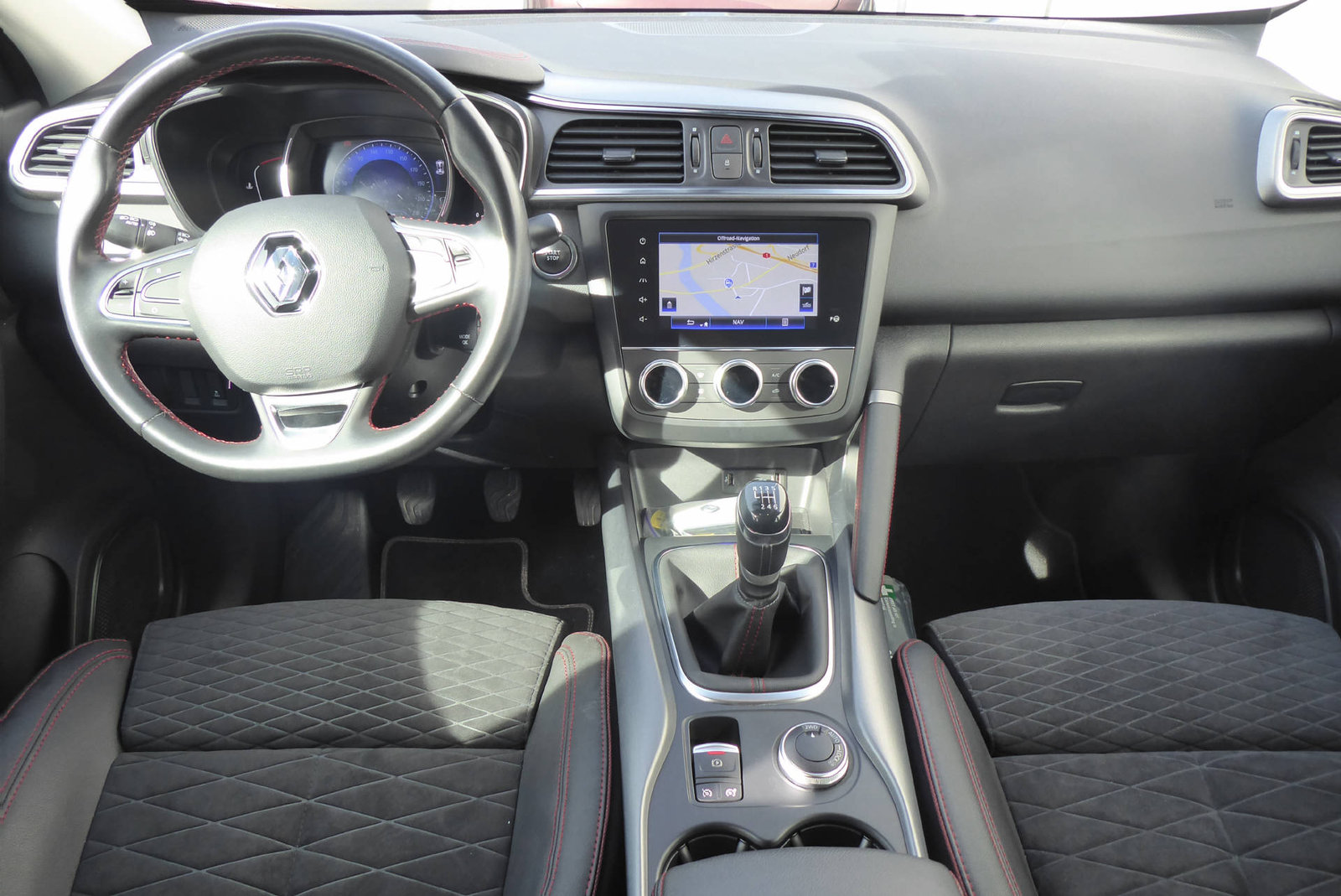 RENAULT Kadjar 1.8 Blue dCi Black Edition 4WD, Diesel, Second hand / Used, Manual - 7