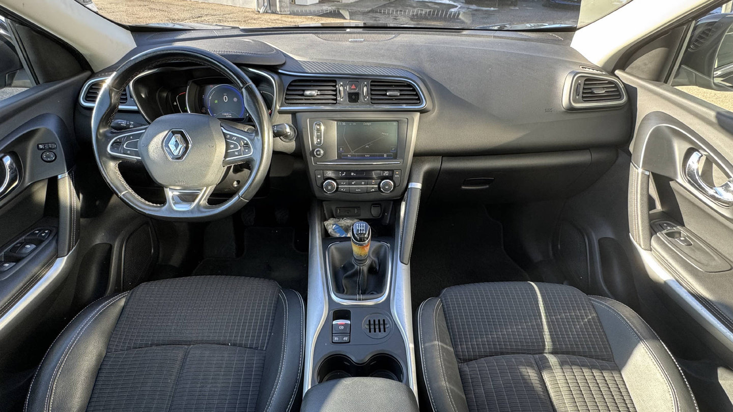 RENAULT Kadjar 1.2 TCe Bose, Petrol, Second hand / Used, Manual - 5